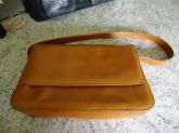 054 - BOLSA EM COURO PURO - ÓTIMO ESTADO - OMBRO